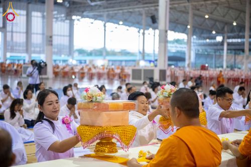 ภาพ No.305590:วันที่ 29 มกราคม พ.ศ. 2569 พิธีถวายภัตตาหารเป็นสังฆทาน แด่พระธรรมยาตรา ณ วัดพระธรรมกาย  จังหวัดปทุมธานี ในโครงการธรรมยาตรา กตัญญูบูชา มหาปูชนียาจารย์ พระมงคลเทพมุนี(สด จนฺทสโร) พระผู้ปราบมาร อนุสรณ์สถาน 7 แห่ง ปีที่ 14