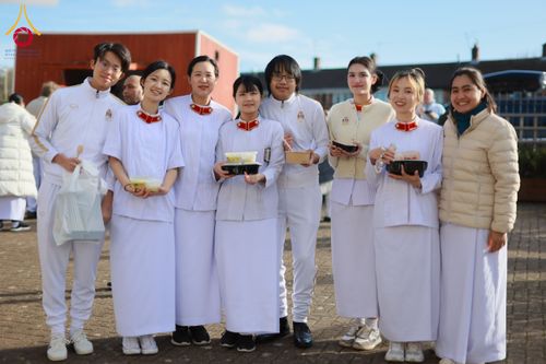 ภาพ No.173113:พิธีกฐินปุญญรังสีเศรษฐี ณ วัดพระธรรมกายนิวคาสเซิล สหราชอาณาจักร วันอาทิตย์ที่ 27 ตุลาคม พ.ศ. 2567