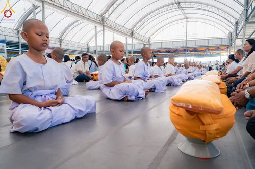 ภาพ No.133448:พิธีขอขมารับผ้าไตร, พิธีบรรพชาสามเณร, สามเณรออกบิณฑบาต ในโครงการบรรพชาสามเณร ฟื้นฟูพระพุทธศาสนาทั่วไทย  ณ ศูนย์ปฏิบัติธรรม และอบรมเยาวชนเมืองยะลา วันที่ 3 เมษายน พ.ศ. 2567