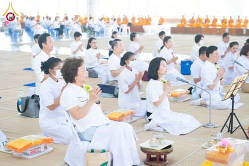 ภาพ No.268311:วันที่ 8 พฤศจิกายน พ.ศ. 2568 พิธีถวายภัตตาหารเมนูสวรรค์ เพื่อการบรรลุธรรม ณ หอฉันคุณยายอาจารย์ฯ วัดพระธรรมกาย