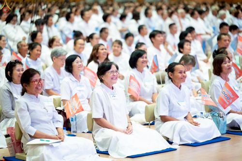 ภาพ No.239901:วันที่ ๒๒ - ๒๔ สิงหาคม พ.ศ. ๒๕๖๘ สัมมนารวมใจผู้นำบุญ บูชาธรรม ๘๑ ปี หลวงพ่อธัมมชโย กฐินสามัคคีทั่วไทย ๓๐,๐๐๐ วัด โครงการอุปสมบทบูชาธรรมมหาปูชนียาจารย์ ๓,๐๐๐ รูป รุ่นที่ ๑