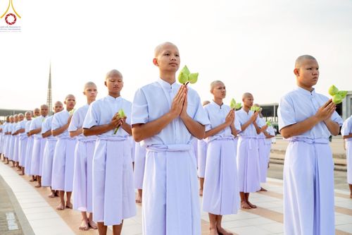 ภาพ No.214956:วันเสาร์ที่ 5 เมษายน พ.ศ. 2568 พิธีเวียนประทักษิณรอบพระมหาธรรมกายเจดีย์  พิธีวันทาเจดีย์ พิธีขอขมาและมอบผ้าไตร ในโครงการบรรพชาสามเณรฟื้นฟูพระพุทธศาสนาทั่วไทย , โครงการหน่อแก้วเปรียญธรรม รุ่นที่ 13 ,  โครงการสามเณรยุวธรรมทายาท รุ่นที่ 33 , โครงการสามเณรมั