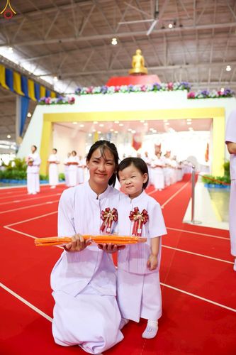 ภาพ No.251564:วันที่ 10 ตุลาคม พ.ศ. 2568 พิธีทอดผ้าป่าสมทบกฐินวัดพระธรรมกาย และสมทบกฐิน 30,000 กว่าวัดทั่วประเทศ ครั้งที่ 3 ณ สภาธรรมกายสากล วัดพระธรรมกาย