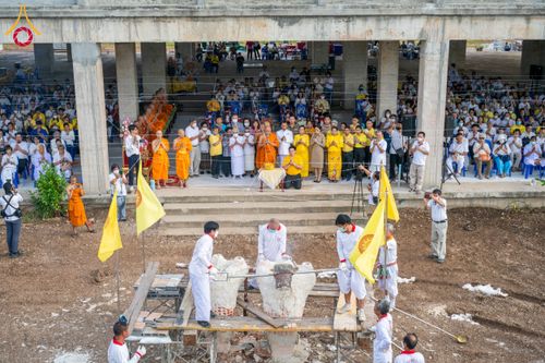 ภาพ No.152612:พิธีเททองหล่อพระพุทธรูปประจำสัตตมหาสถาน ธรรมอุทยานอุโบสถวัดสายสุวพรรณ - กิจกรรมปลูกต้นไม้เฉลิมพระเกียรติ พระบาทสมเด็จพระเจ้าอยู่หัว วันที่ 26 กรกฎาคม พ.ศ. 2567