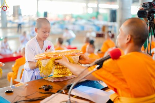 ภาพ No.214597:วันศุกร์ที่ 4 เมษายน พ.ศ.2568 นาคธรรมทายาทตักบาตรพระพี่เลี้ยง ในโครงการบรรพชาสามเณร ฟื้นฟูพระพุทธศาสนาทั่วไทย ณ วิหารคด 22 วัดพระธรรมกาย