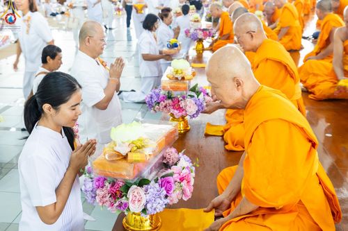 ภาพ No.174649:พิธีถวายภัตตาหารเมนูสวรรค์ เพื่อการบรรลุธรรม ณ หอฉันคุณยายอาจารย์ฯ วัดพระธรรมกาย วันที่ 23 พฤศจิกายน พ.ศ. 2567