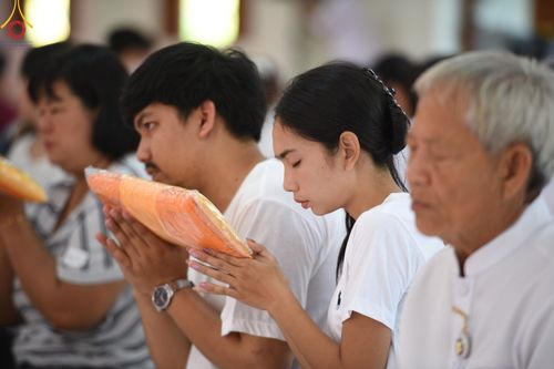 ภาพ No.135575:พิธีขอขมามอบผ้าไตร, พิธีบรรพชาสามเณร ในโครงการบรรพชาสามเณร ฟื้นฟูพระพุทธศาสนาทั่วไทย ณ วัดพระพุทธบาท ราชวรมหาวิหาร อ.พระพุทธบาท จ.สระบุรี วันที่ 6 เมษายน พ.ศ. 2567
