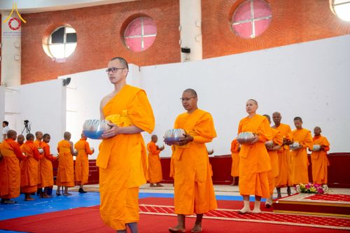 ภาพ No.210201:วันพฤหัสบดีที่ 6 มีนาคม พ.ศ. 2568 ตักบาตรฉลองสามเณรใหม่ โครงการบรรพชาสามเณรท้องถิ่นชาวเนปาล 500 รูป ณ ลุมพินี ประเทศเนปาล