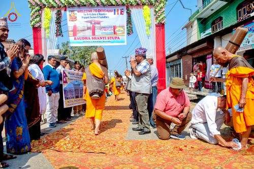 ภาพ No.212905:วันที่ 14 - 15 มีนาคม พ.ศ. 2568 คณะสงฆ์และสามเณรเดินธรรมยาตรา ในโครงการบวชสามเณรเนปาล 500 รูป ไปยังสถานที่รอบมายาเทวีและลุมพินีเกรด ณ ลุมพินี ประเทศเนปาล