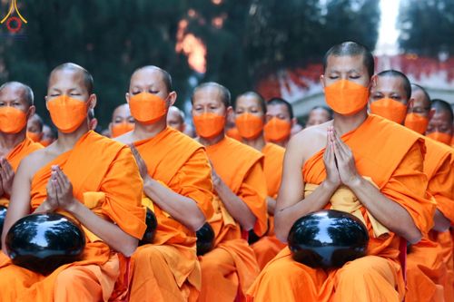 ภาพ No.107381:พิธีตักบาตรพระธรรมยาตราฯ ในโครงการธรรมยาตรากตัญญูบูชา มหาปูชนียาจารย์ พระมงคลเทพมุนี(สด จนฺทสโร) พระผู้ปราบมาร ปีที่ 12 ณ อนุสรณ์สถานมหาวิหารพระมงคลเทพมุนี อ.สองพี่น้อง จ.สุพรรณบุรี วันที่ 7 มกราคม พ.ศ. 2567