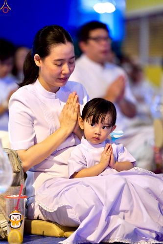 ภาพ No.223967:วันวิสาขบูชา วันอาทิตย์ที่ 11 พฤษภาคม พ.ศ. 2568 พิธีจุดวิสาขประทีป ,  พิธีเวียนประทักษิณรอบพระมหาธรรมกายเจดีย์ , พิธีฉลองชัยสวดมนต์บทธัมมจักกัปปวัตตนสูตร ครบ 7,357,000,000 จบ ณ มหารัตนวิหารคด วัดพระธรรมกาย