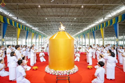 ภาพ No.247066:วันที่ 21 กันยายน พ.ศ. 2568 งานบุญวันอาทิตย์ พิธีจุดเทียนใจ ไฟนิรันด์ อนันตชัย ณ วัดพระธรรมกาย จ.ปทุมธานี