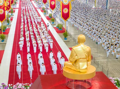 ภาพ No.134309:พิธีทอดผ้าป่าสมทบ มหาสังฆทาน 10,000 วัด ทั่วไทย วันอาทิตย์ต้นเดือนที่ 7 เมษายน พ.ศ.2567 ณ ห้องแก้วสารพัดนึก 1 สภาธรรมกายสากล  วัดพระธรรมกาย จ.ปทุมธานี