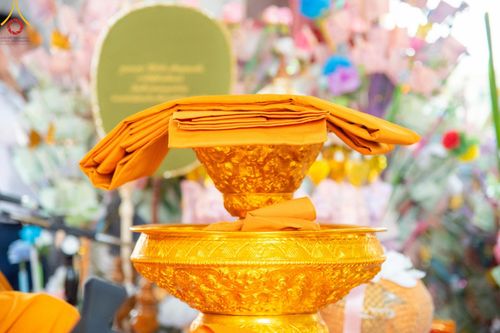 ภาพ No.165103:พิธีทอดกฐิน ณ วัดใหม่พิเรนทร์ แขวงวัดอรุณ เขตบางกอกใหญ่ กรุงเทพมหานคร ในโครงการกฐินสามัคคีทั่วไทย 30,000 วัด บูชาธรรม 80 ปี หลวงพ่อธัมมชโย โดยคณะศิษยานุศิษย์วัดพระธรรมกาย วันที่ 20 ตุลาคม พ.ศ. 2567