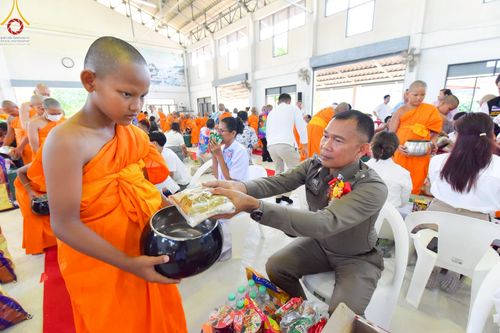 ภาพ No.217565:วันอาทิตย์ที่ 13 เมษายน พ.ศ. 2568 พิธีตักบาตรฉลองสามเณรใหม่ ศูนย์ปฏิบัติธรรมเขาคิชฌกูฏ โครงการบรรพชาสามเณรภาคฤดูร้อน