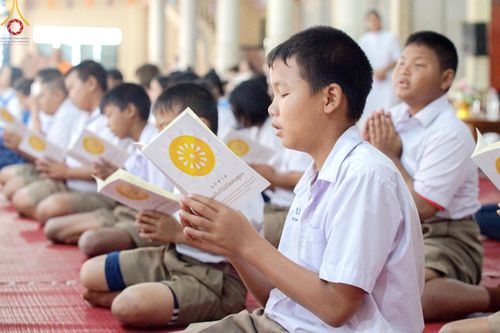 ภาพ No.189725:พิธีทอดผ้าป่าทำนุบำรุงศาสนสถาน ในโครงการธรรมยาตรา กตัญญูบูชา มหาปูชนียาจารย์ พระมงคลเทพมุนี(สด จนฺทสโร) พระผู้ปราบมาร อนุสรณ์สถาน 7 แห่ง ปีที่ 13 ณ วัดใหม่พิบูลย์ผล ต.บางเลน อ.สองพี่น้อง จ.สุพรรณบุรี วันที่ 5 มกราคม พ.ศ. 2568