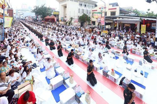 ภาพ No.236934:วันอาทิตย์ที่ 10 สิงหาคม พ.ศ. 2568 มหาสังฆทานครั้งยิ่งใหญ่ ตักบาตรพระ 10,000 รูป ถ.นิพัทธ์อุทิศ 3 ใจกลางนครหาดใหญ่ จ.สงขลา