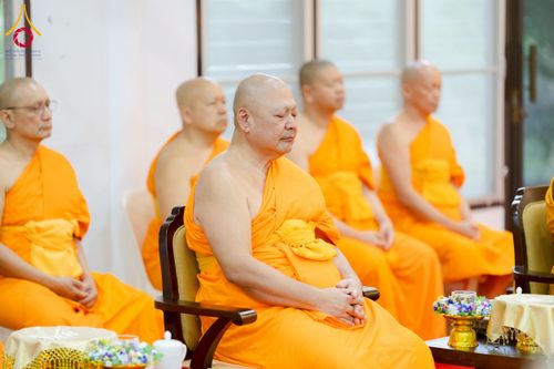 ภาพ No.221380:วันอาทิตย์ที่ 27 เมษายน พ.ศ. 2568 พิธีเจริญพระพุทธมนต์สมโภชดวงแก้วธรรมชัย เนื่องในโอกาสบูชาธรรม 81 ปีหลวงพ่อธัมมชโย อัญเชิญประดิษฐานเนื่องในโอกาสสถาปนาวัดพระธรรมกายไอซ์แลนด์ ณ อาคารปลูกศรัทธา 1 วัดพระธรรมกาย อำเภอคลองหลวง จังหวัดปทุมธานี