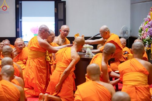 ภาพ No.162343:วันมหาปวารณาออกพรรษา วันพฤหัสบดีที่ 17 ตุลาคม พ.ศ. 2567 (ขึ้น 15 ค่ำ เดือน 11 ) ณ อุโบสถ วัดพระธรรมกาย