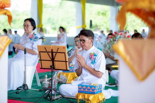 ภาพ No.255272:วันที่ 12 ตุลาคม พ.ศ. 2568 พิธีอัญเชิญพระบรมสารีริกธาตุและบรรจุ ลงในพระเกตุพระประธาน , พิธีทอดกฐินสามัคคีทั่วไทย 30,000 วัด โดยคณะศิษยานุศิษย์ วัดพระธรรมกาย  บูชาธรรม 81 ปี หลวงพ่อธัมมชโย ณ ธุดงคสถานเขาย้อย จ.เพชรบุรี