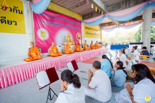 ภาพ No.215958:วันพฤหัสบดีที่ 3 เมษายน พ.ศ. 2568 พิธีบรรพชาสามเณร ภาคฤดูร้อน รุ่นที่ 15  บูชาธรรมหลวงพ่อธัมมชโย 81 ปี 81 รูป ณ ศูนย์ปฏิบัติธรรมสวนผึ้ง จ.ราชบุรี