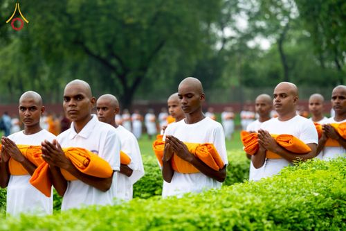 ภาพ No.231048:วันที่ 1 กรกฎาคม พ.ศ. 2568 โครงการบรรพชาสามเณร 300 รูป ถวายเป็นพุทธบูชา  วันอาสาฬหบูชา ณ จุดกำเนิดพระรัตนตรัย  ต้นแหล่งธัมมจักกัปปวัตตนสูตร เมืองพาราณสี  สารนาถ ประเทศอินเดีย