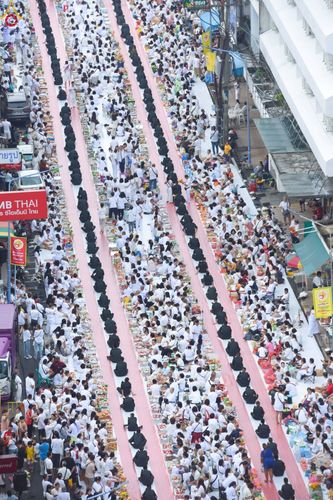 ภาพ No.237065:วันอาทิตย์ที่ 10 สิงหาคม พ.ศ. 2568 มหาสังฆทานครั้งยิ่งใหญ่ ตักบาตรพระ 10,000 รูป ถ.นิพัทธ์อุทิศ 3 ใจกลางนครหาดใหญ่ จ.สงขลา (ชุดที่ 2)