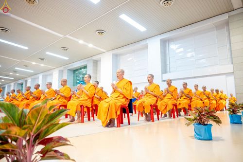 ภาพ No.251259:วันที่ 10 ตุลาคม พ.ศ. 2568 พิธีปฏิบัติธรรม ในวันคล้ายวันเกิด 141 ปี พระมงคลเทพมุนี (สด จนฺทสโร) พระผู้ปราบมาร ณ สภาธรรมกายสากล วัดพระธรรมกาย