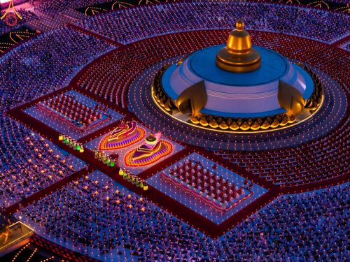 ภาพ No.200612:พิธีจุดประทีปถวายเป็นพุทธบูชา และบูชาธรรมมหาปูชนียาจารย์ ณ อนุสรณ์สถานบางปลา วัดบางปลา อำเภอบางเลน จังหวัดนครปฐม ในโครงการธรรมยาตรา กตัญญูบูชา มหาปูชนียาจารย์ พระมงคลเทพมุนี(สด จนฺทสโร) พระผู้ปราบมาร อนุสรณ์สถาน 7 แห่ง ปีที่ 13 วันที่ 23 มกราคม พ.ศ. 2568