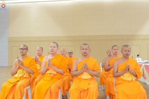 ภาพ No.245922:วันเสาร์ที่ 13 กันยายน พ.ศ. 2568 พิธีมอบผ้าไตรประธานกฐินสัมฤทธิ์เด็กดี V-Star ณ สภาธรรมกายสากล วัดพระธรรมกาย