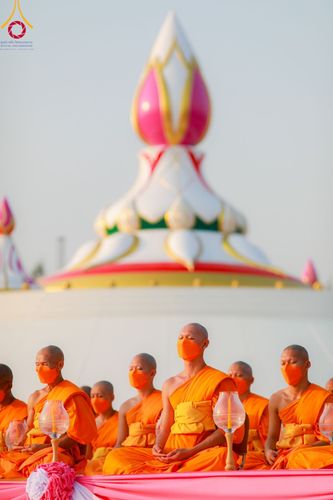 ภาพ No.109579:พิธีจุดประทีปถวายเป็นพุทธบูชา และบูชาธรรมมหาปูชนียาจารย์ วันที่ 10 มกราคม พ.ศ. 2567 ณ อนุสรณ์สถานคลองบางนางแท่น อ.สามพราน จ.นครปฐม