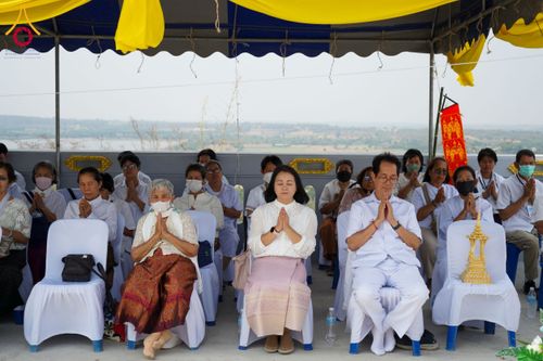 ภาพ No.131452:พิธีอัญเชิญพระบรมสารีริกธาตุ และองค์พระพุทธรัตนกายสิทธิ์ ติดตั้งองค์พระเจดีย์จตุรทิศ ถวายองค์พระเจดีย์ ลานธรรมและกำแพงแก้ว ถวายเป็นพุทธบูชา น้อมถวายบูชาธรรมหลวงพ่ออายุวัฒนมงคล ๘๐ พรรษา วันเสาร์ที่ ๑๖ มีนาคม พ.ศ. ๒๕๖๗ ณ วัดเขาพญาปราบ ต.ตะขบ อ.ปักธงชัย จ.น