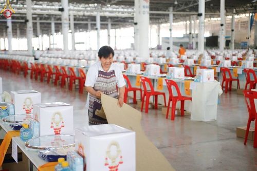 ภาพ No.59645:V.39 ทุ่มสุดใจ ธรรมชัย 80 ปี การเตรียมงาน การปฏิบัติงาน ของเจ้าหน้าที่หน่วยงานต่างๆ เพื่อพิธีฉลองอายุวัฒนมงคล 80 ปี หลวงพ่อธัมมชโย และรับถวายมหาสังฆทาน 10,000 กว่าวัดทั่วประเทศ ในวันคุ้มครองโลก จันทร์ที่ 22 เมษายน พ.ศ. 2567