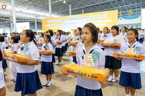 ภาพ No.89664:อบรมเชิงปฏิบัติการจัดกิจกรรมทอดกฐินสัมฤทธิ์ และพิธีมอบผ้าไตรประธานกฐินสัมฤทธิ์เด็กดี V-Star ประจำปีพุทธศักราช 2566  วันเสาร์ที่ 9 กันยายน พ.ศ. 2566 ณ สภาธรรมกายสากล วัดพระธรรมกาย จ.ปทุมธานี