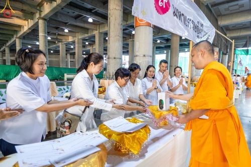 ภาพ No.123583:พิธีถวายสลากภัต แด่พระภิกษุสงฆ์ เพื่อโครงการธรรมยาตรา กตัญญูบูชา มหาปูชนียาจารย์ พระมงคลเทพมุนี (สด จนฺทสโร) พระผู้ปราบมาร อนุสรณ์สถาน 7 แห่ง ปีที่ 12 ระหว่างวันที่ 2 - 31 มกราคม พ.ศ.2567