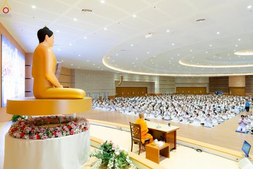 ภาพ No.242245:วันที่ ๒๙ - ๓๑ สิงหาคม พ.ศ. ๒๕๖๘ สัมมนารวมใจผู้นำบุญ บูชาธรรม ๘๑ ปี  หลวงพ่อธัมมชโย รุ่นที่ ๒ กฐินสามัคคีทั่วไทย ๓๐,๐๐๐ วัด โครงการอุปสมบทบูชาธรรมมหาปูชนียาจารย์  ๓,๐๐๐ รูป