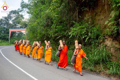 ภาพ No.226255:วันที่ 7-10 พฤษภาคม พ.ศ. 2568 โครงการเดินธรรมยาตรา สยาม-ลังกา ธรรมยาตรา ฉลองเทศกาลวิสาขบูชาแห่งชาติ ศรีลังกา บูชาธรรม 81 ปี หลวงพ่อธัมมชโย เมืองนูวราอิลิยา ประเทศศรีลังกา