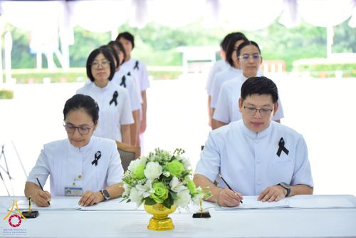 ภาพ No.267566:วันที่ 7 พฤศจิกายน พ.ศ. 2568 พสกนิกรอำเภอคลองหลวง รวมใจบำเพ็ญกุศลปัณรสมวาร (15 วัน) อุทิศถวายเป็นพระราชกุศลแด่ “สมเด็จพระพันปีหลวง” ณ วัดพระธรรมกาย