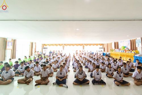 ภาพ No.104905:วันรวมพลังเด็กดี V-star ผู้นำฟื้นฟูศีลธรรมโลก จังหวัดกำแพงเพชร ณ ศูนย์ปฏิบัติธรรมกำแพงเพชร ในอุปถัมภ์พระพรหมวชิรปัญญาจารย์ วันที่ 22 ธันวาคม พ.ศ. 2566