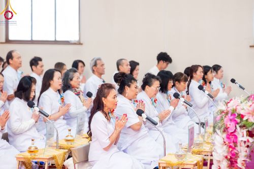 ภาพ No.100953:พิธีทอดกฐินบรมจักรพรรดิสร้างทุกสิ่ง ณ วัดพระธรรมกายออเรกอน ประเทศสหรัฐอเมริกา  วันอาทิตย์ ที่ 26 พฤศจิกายน พ.ศ. 2566