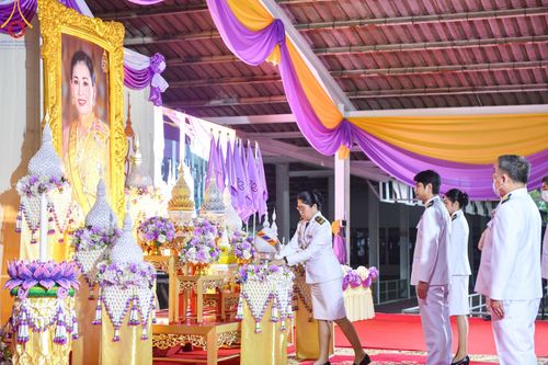 ภาพ No.138967:กิจกรรมเฉลิมพระเกียรติ สมเด็จพระนางเจ้าฯ พระบรมราชินี เนื่องในโอกาสวันเฉลิมพระชนมพรรษา พิธีเจริญพระพุทธมนต์ , ทำบุญตักบาตรพระสงฆ์ ถวายพระราชกุศล , พิธีถวายเครื่องราชสักการะ , และพิธีจุดเทียนถวายพระพรชัยมงคล วันที่ 3 มิถุนายน พ.ศ. 2567 ณ อาคารโถงช้าง วัดพ