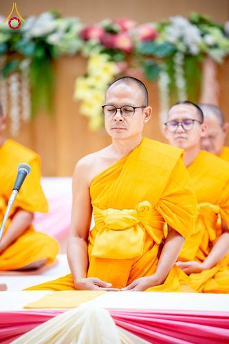 ภาพ No.239573:วันอาทิตย์ที่ 17 สิงหาคม พ.ศ. 2568 พิธีถวายคิลานเภสัช และอุปกรณ์ทางการแพทย์ แด่คณะสงฆ์ เนื่องในวันธรรมชัย ณ ห้องแก้วสารพัดนึก 2 สภาธรรมกายสากล วัดพระธรรมกาย