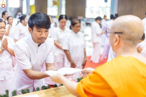 ภาพ No.249078:วันที่ 26-28 กันยายน พ.ศ. 2568 โครงการอบรม อุบาสกแก้ว อุบาสิกาแก้ว รุ่นที่ 3  ณ ศูนย์ปฏิบัติธรรมสมุทรปราการ ได้รับความเมตตาจากคณะสงฆ์ในพื้นที่  รวมถึงผู้บริหารสถานศึกษา ที่นำนักเรียนระดับมัธยมปลาย  มารับฟังข้อมูลเพื่อที่จะเป็นกำลังสำคัญ ในการเข้าร่วมขบวน