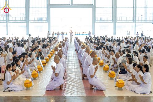 ภาพ No.277400:วันเสาร์ที่ 6 ธันวาคม พ.ศ. 2568 พิธีบรรพชาอุปสมบทและพิธีถวายบาตร โครงการอุปสมบทบูชาธรรมมหาปูชนียาจารย์ ประจำปี พ.ศ.2568 โครงการบวชพระนานาชาติ AEC และ WAB รุ่น CEO (นักบริหาร) รุ่นที่ 5 ณ โบสถ์พระไตรปิฏก วัดพระธรรมกาย