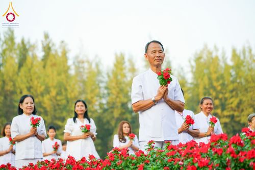 ภาพ No.185471:กิจกรรมเก็บดอกแพงรวย วันอาทิตย์ที่ 22 ธันวาคม พ.ศ. 2567 ณ ทุ่งสวรรค์ ตะวันฉาย วัดพระธรรมกาย