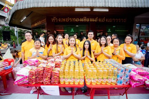 ภาพ No.180294:พิธีทำบุญตักบาตร ข้าวสารอาหารแห้ง แด่คณะสงฆ์ 99 รูป เนื่องในวันพ่อแห่งชาติ ปีที่ 50 ณ ศูนย์การค้าตลาดรังสิต ซ.รังสิต-ปทุมธานี 5 วันที่ 5 ธันวาคม พ.ศ. 2567