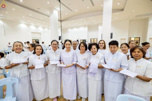 ภาพ No.242728:วันที่ 29-31 สิงหาคม พ.ศ. 2568 องค์กรภาคีเครือข่าย “บวร” (บ้าน-วัด-โรงเรียน-ราชการ) อ.คลองหลวง จัดบวชอุบาสิกาแก้ว ถวายพระราชกุศลแด่สมเด็จพระพันปีหลวง - กตัญญูบูชาแด่ผู้มีพระคุณ