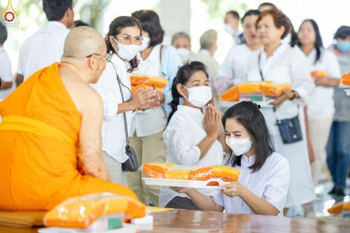 ภาพ No.104524:พิธีบุพเปตพลี ครั้งที่ 145 อุทิศบุญแด่หมู่ญาติที่ล่วงลับไปแล้ว และสืบทอดอายุพระพุทธศาสนา วันพุธที่ 27 ธันวาคม พ.ศ. 2566 (วันพระขึ้น 15 ค่ำ เดือน 12 ) ณ หอฉันคุณยายอาจารย์ฯ วัดพระธรรมกาย