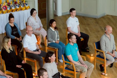 ภาพ No.232672:วันเสาร์ที่ 5 กรกฎาคม พ.ศ. 2568 Candlelight meditation & Vigil พิธีจุดเทียนให้สว่าง สู่ทางสงบ ณ วัดพระธรรมกายนอร์ธสวีเดน