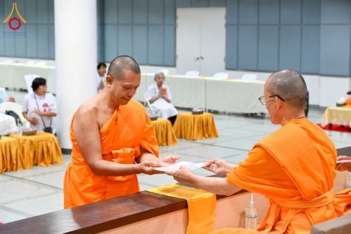 ภาพ No.229066:วันอาทิตย์ที่ 15 มิถุนายน พ.ศ. 2568 พิธีทอดผ้าป่าทุนพัฒนาพระมหาเปรียญ และทุนเผยแผ่พระพุทธศาสนาไปทั่วโลก ณ ห้องสัมมนา SPD สภาธรรมกายสากล วัดพระธรรมกาย